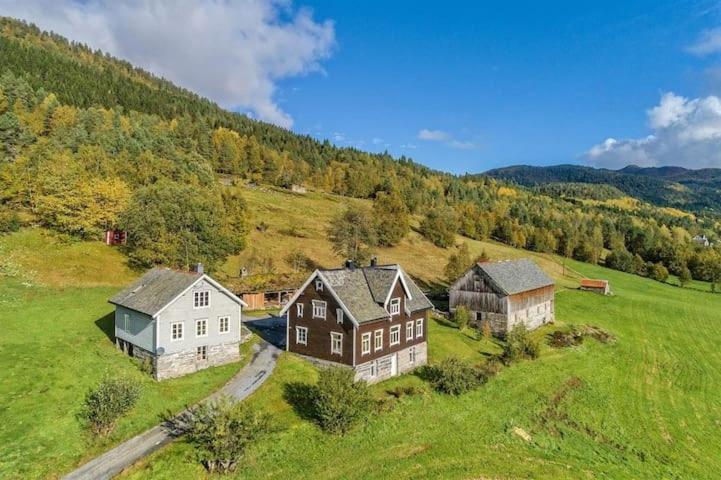 Heggjabygda Gjestegard - Historisk Tommerhus I Landlige Omgivelser 努尔菲尤尔埃德 外观 照片